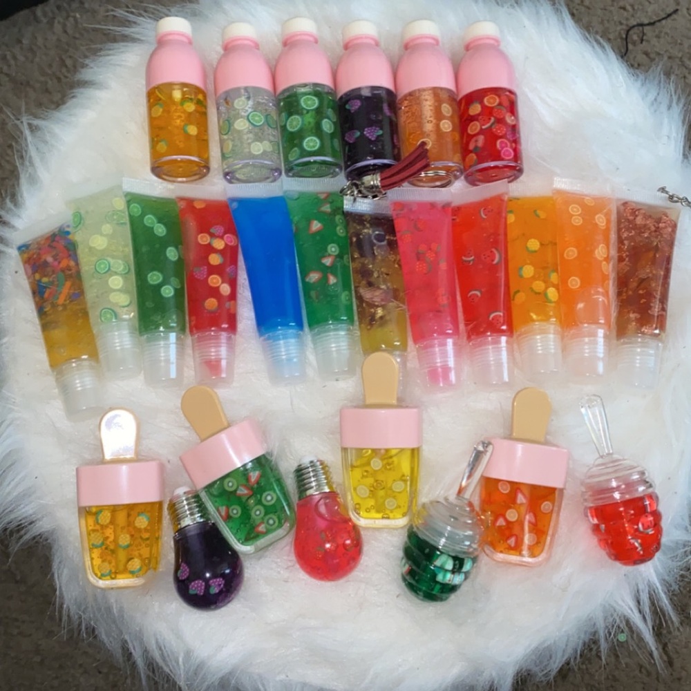 Homemade lipgloss (kid friendly)